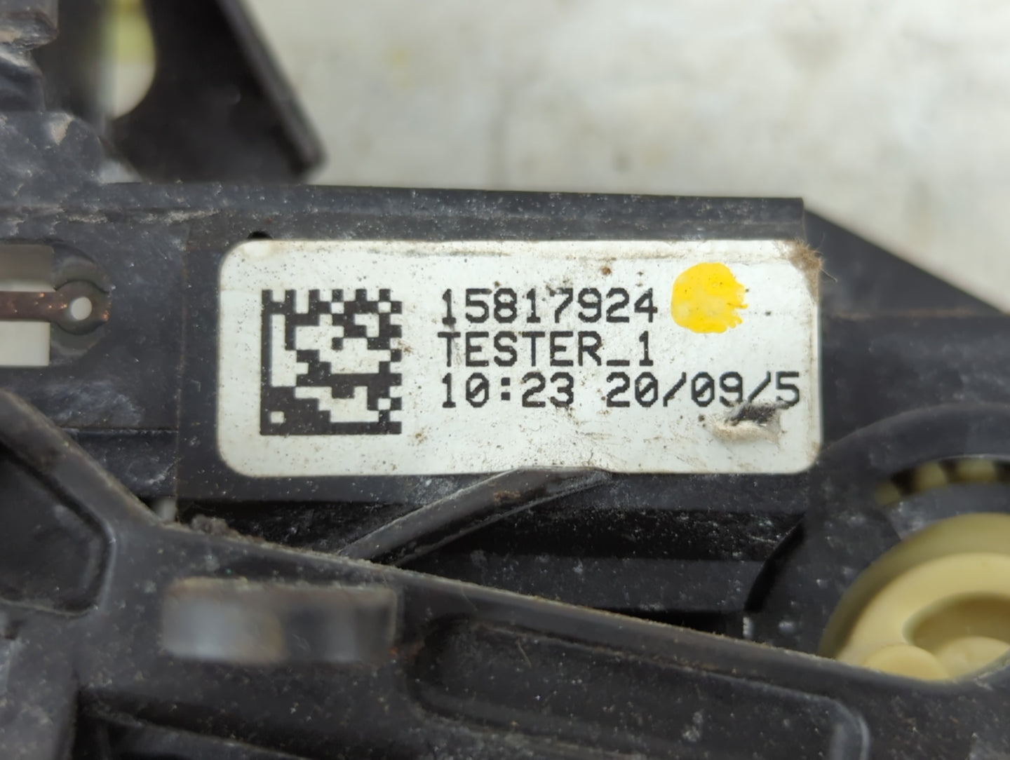 2006 Cadillac Dts Trunk Lid-hinge Left Drivers Side - Oemusedautoparts1.com