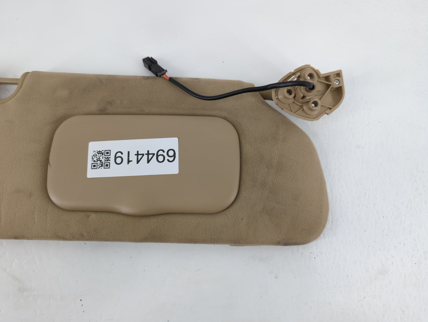 2006-2007 Cadillac Dts Sun Visor Shade Replacement Passenger Right Mirror Fits Fits 2006 2007 OEM Used Auto Parts - Oemuseda