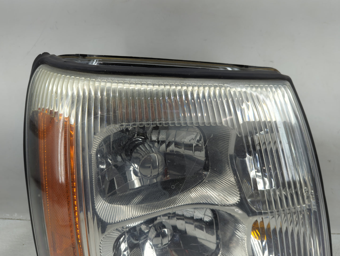 2005 Cadillac Escalade Passenger Right Oem Head Light Headlight Lamp - Oemusedautoparts1.com