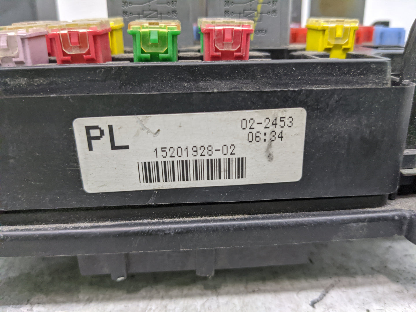 2003-2006 Cadillac Escalade Fusebox Fuse Box Panel Relay Module P/N:15201928-02 Fits Fits 2003 2004 2005 2006 OEM Used Auto 