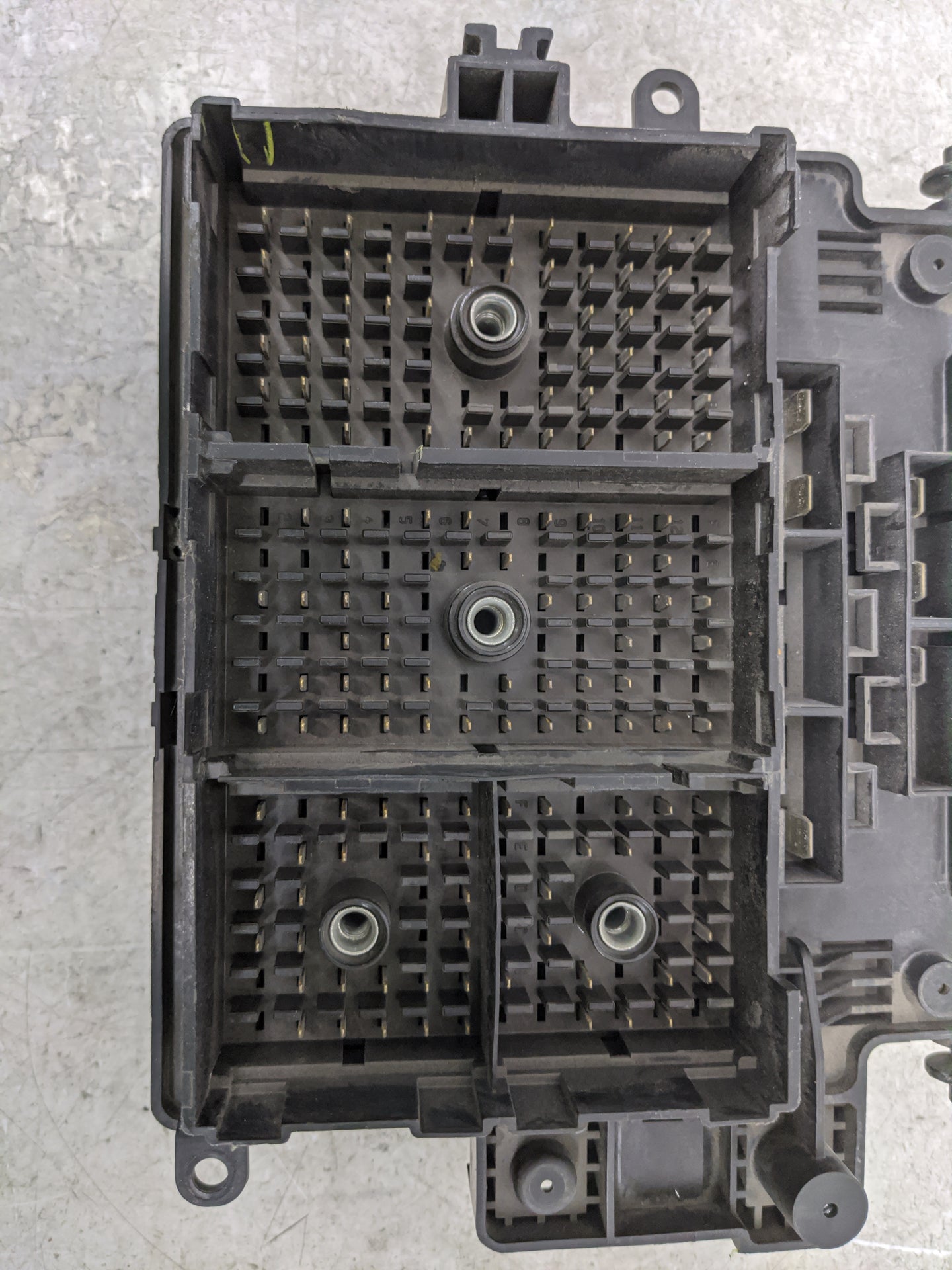 2003-2006 Cadillac Escalade Fusebox Fuse Box Panel Relay Module P/N:15201928-02 Fits Fits 2003 2004 2005 2006 OEM Used Auto 