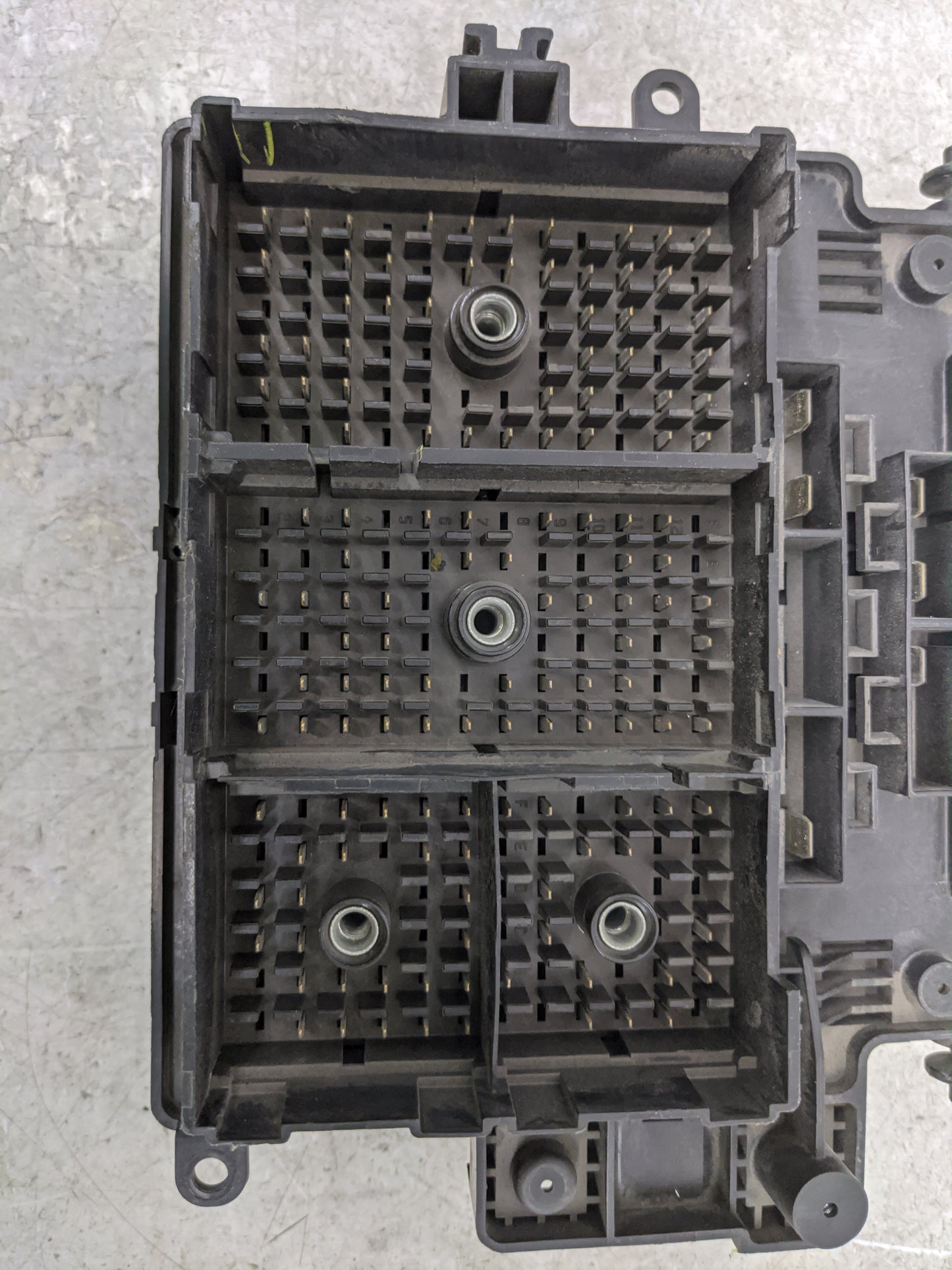 2003-2006 Cadillac Escalade Fusebox Fuse Box Panel Relay Module P/N:15201928-02 Fits Fits 2003 2004 2005 2006 OEM Used Auto 