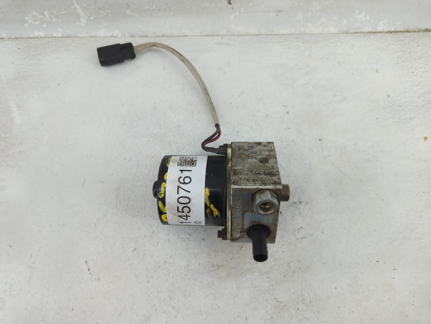 2005-2006 Cadillac Escalade ABS Pump Control Module Replacement Fits Fits 2005 2006 OEM Used Auto Parts - Oemusedautoparts1.