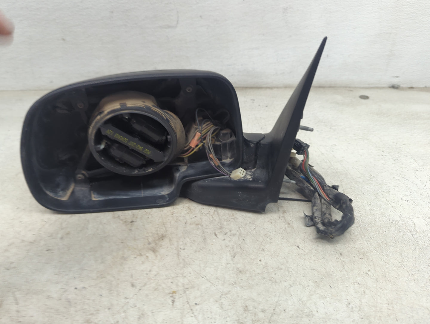 2006 Cadillac Escalade Driver Side View Mirror - Left Door Mirror OEM Used - Oemusedautoparts1.com