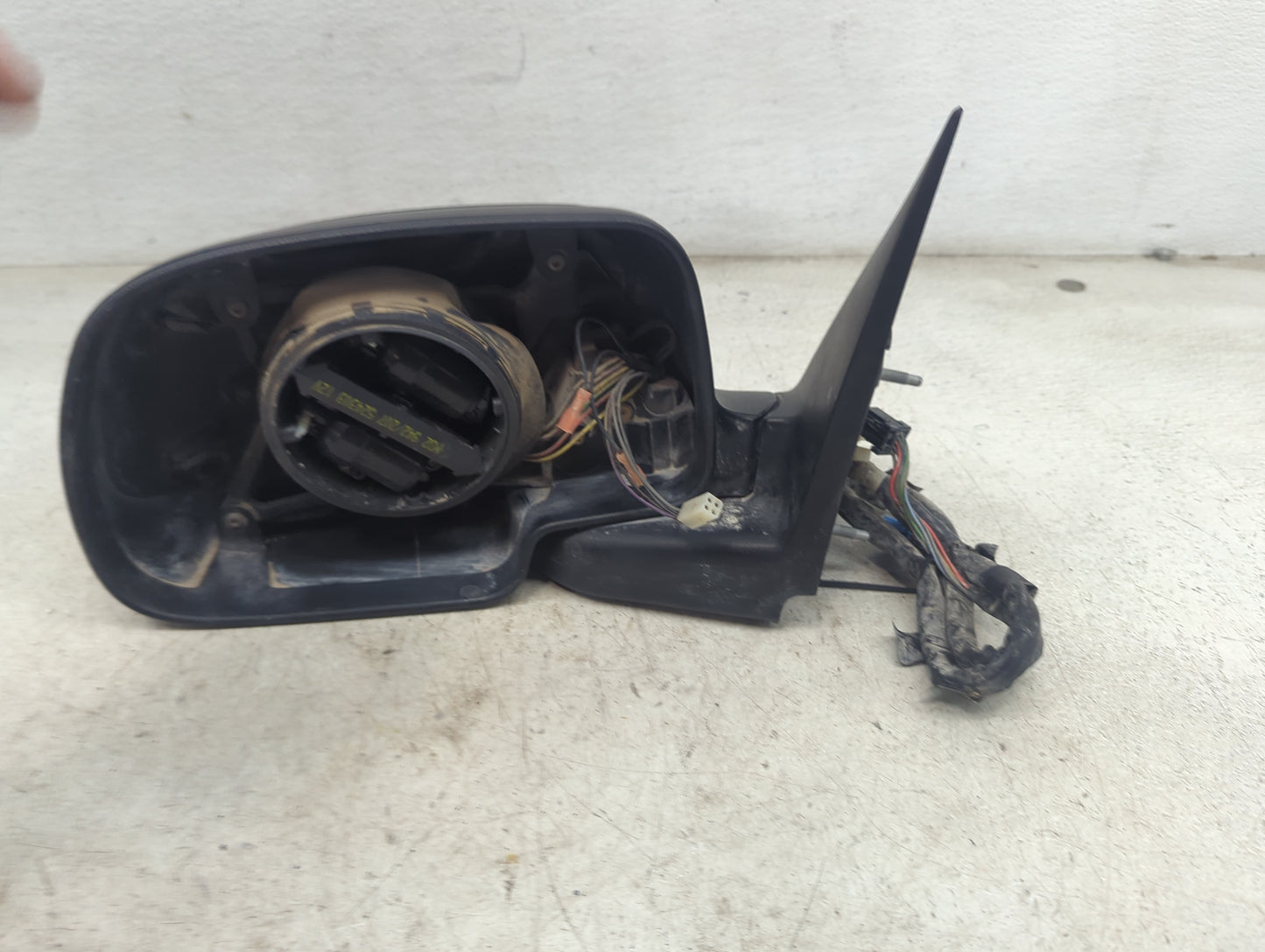 2006 Cadillac Escalade Driver Side View Mirror - Left Door Mirror OEM Used - Oemusedautoparts1.com