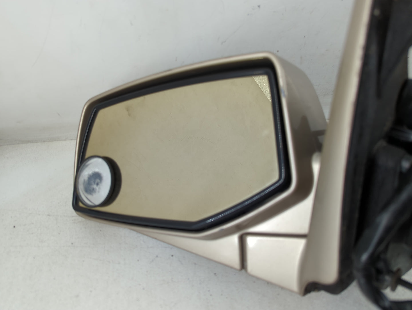 2004-2006 Cadillac Srx Driver Side View Mirror - Left Door Mirror OEM Used - Oemusedautoparts1.com