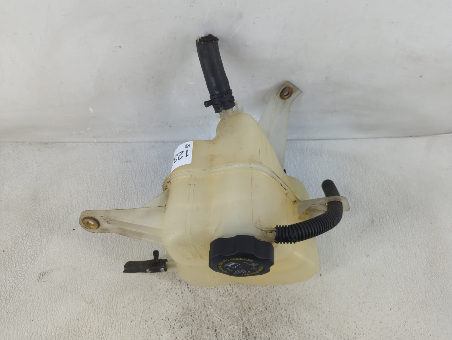 2004-2006 Cadillac Srx Radiator Coolant Overflow Expansion Tank Bottle - Oemusedautoparts1.com