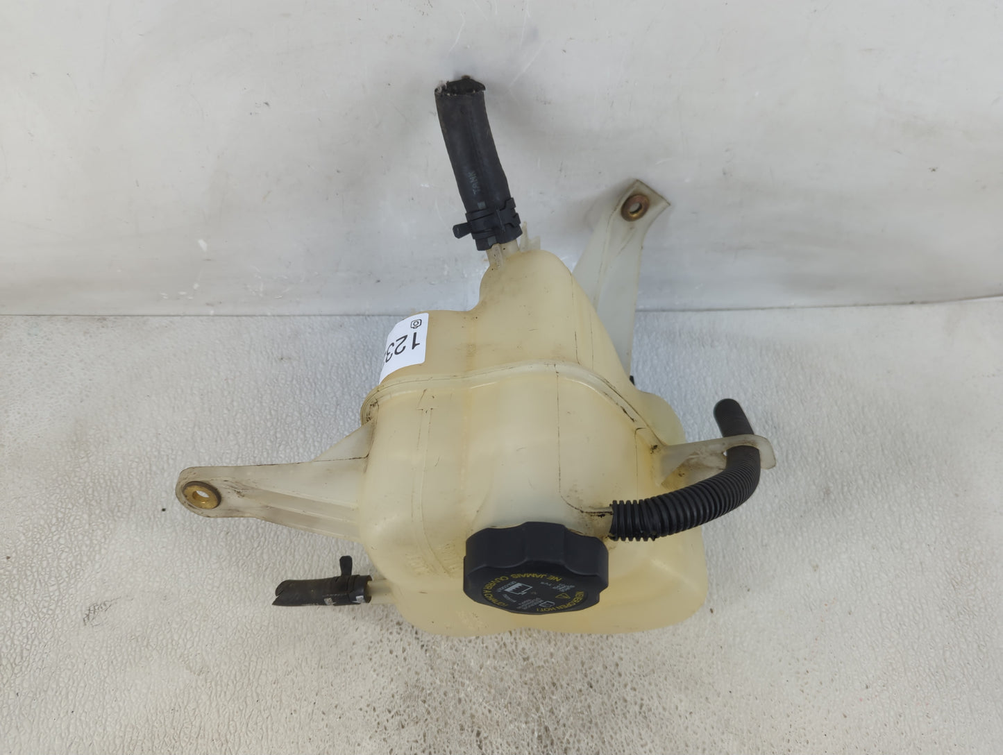 2004-2006 Cadillac Srx Radiator Coolant Overflow Expansion Tank Bottle 1232246 - Oemusedautoparts1.com