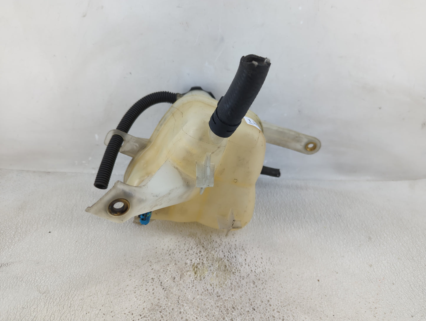 2004-2006 Cadillac Srx Radiator Coolant Overflow Expansion Tank Bottle 1232246 - Oemusedautoparts1.com
