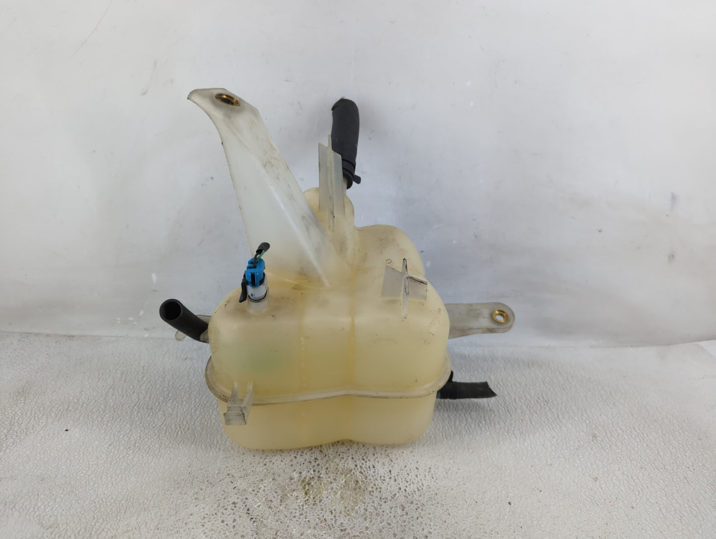2004-2006 Cadillac Srx Radiator Coolant Overflow Expansion Tank Bottle 1232246 - Oemusedautoparts1.com