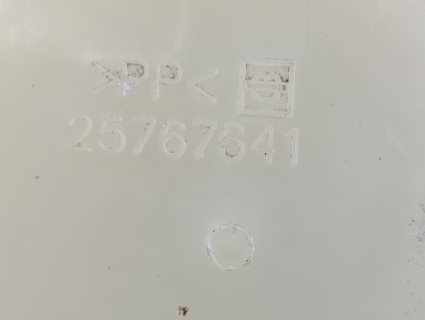 2004-2006 Cadillac Srx Radiator Coolant Overflow Expansion Tank Bottle 1232246 - Oemusedautoparts1.com