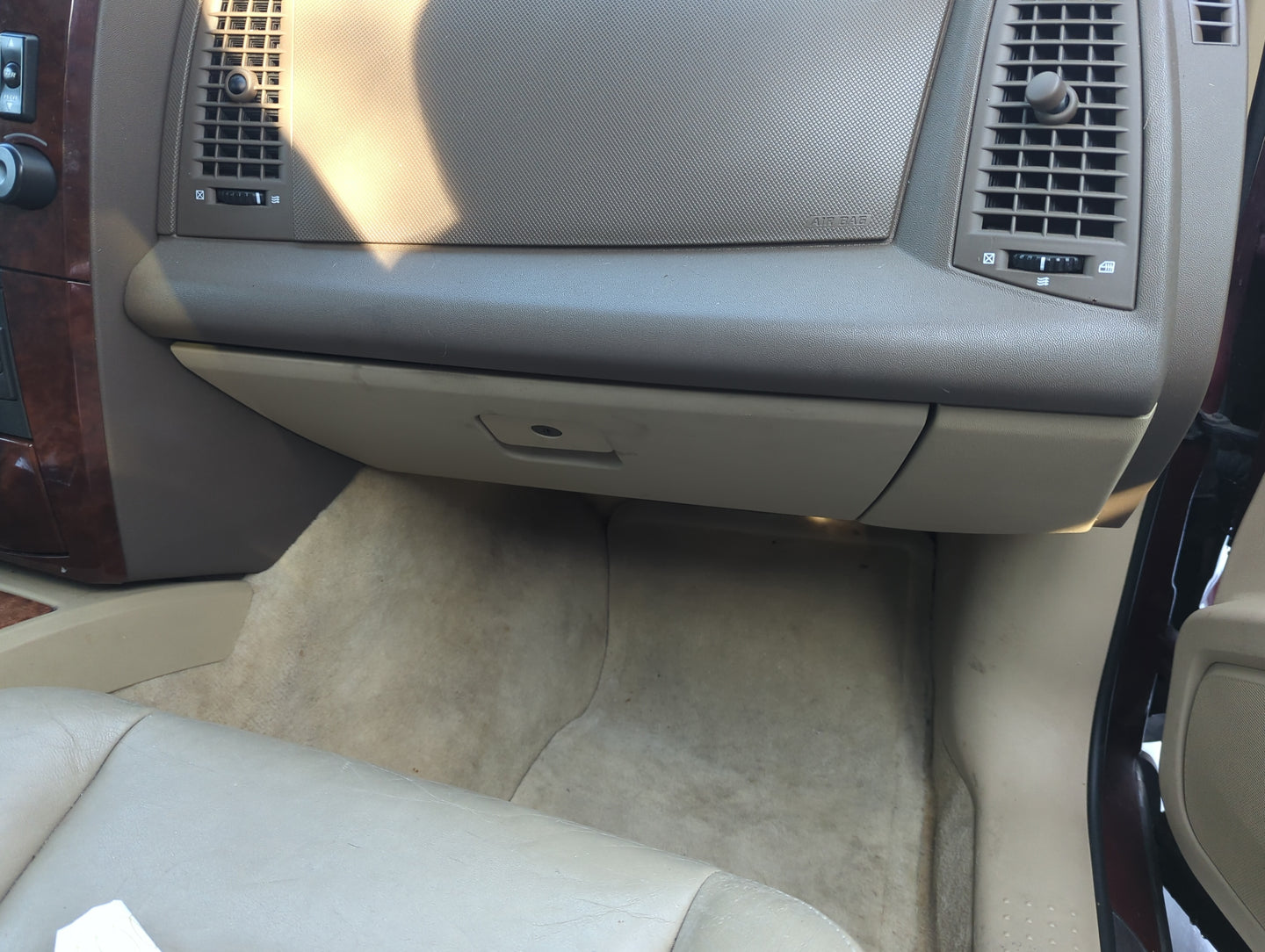 2006 Cadillac Srx Passenger Glove Box Door Storage Compartment - Oemusedautoparts1.com