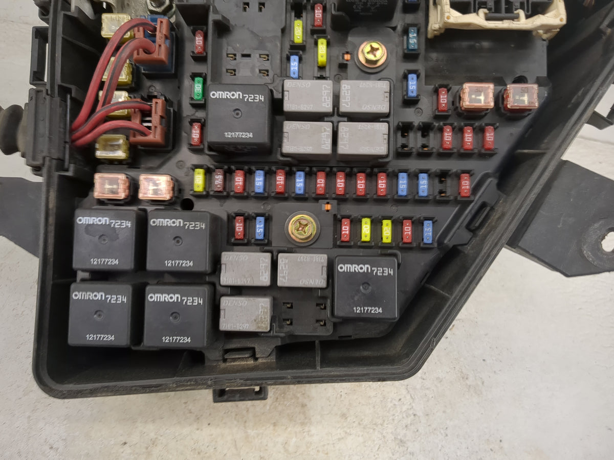 2006 Cadillac Srx Fusebox Fuse Box Panel Relay Module P/N:12177234 7234 Fits OEM Used Auto Parts - Oemusedautoparts1.com