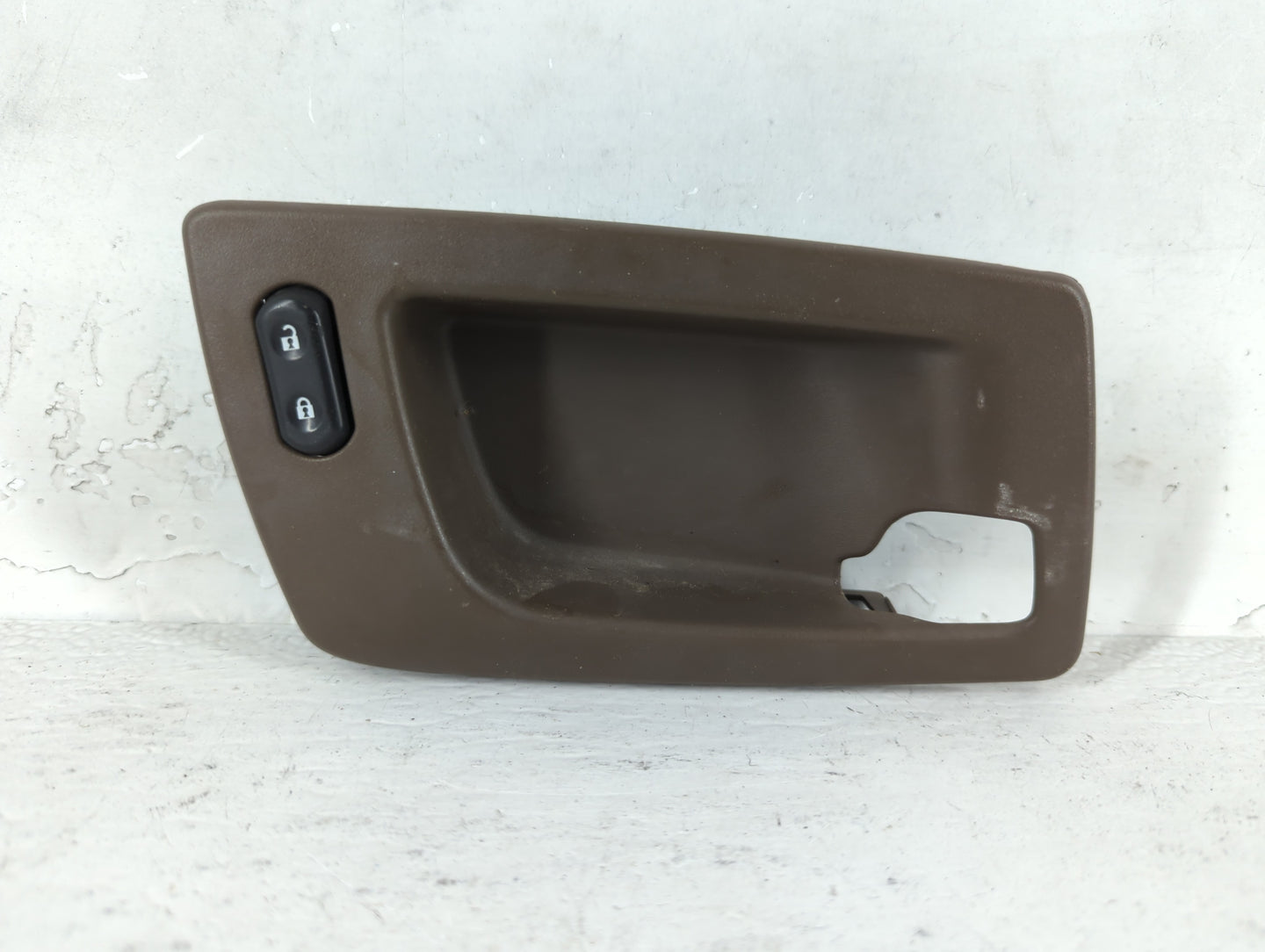 2006 Cadillac Srx Interior Door Handle Bezel - Oemusedautoparts1.com
