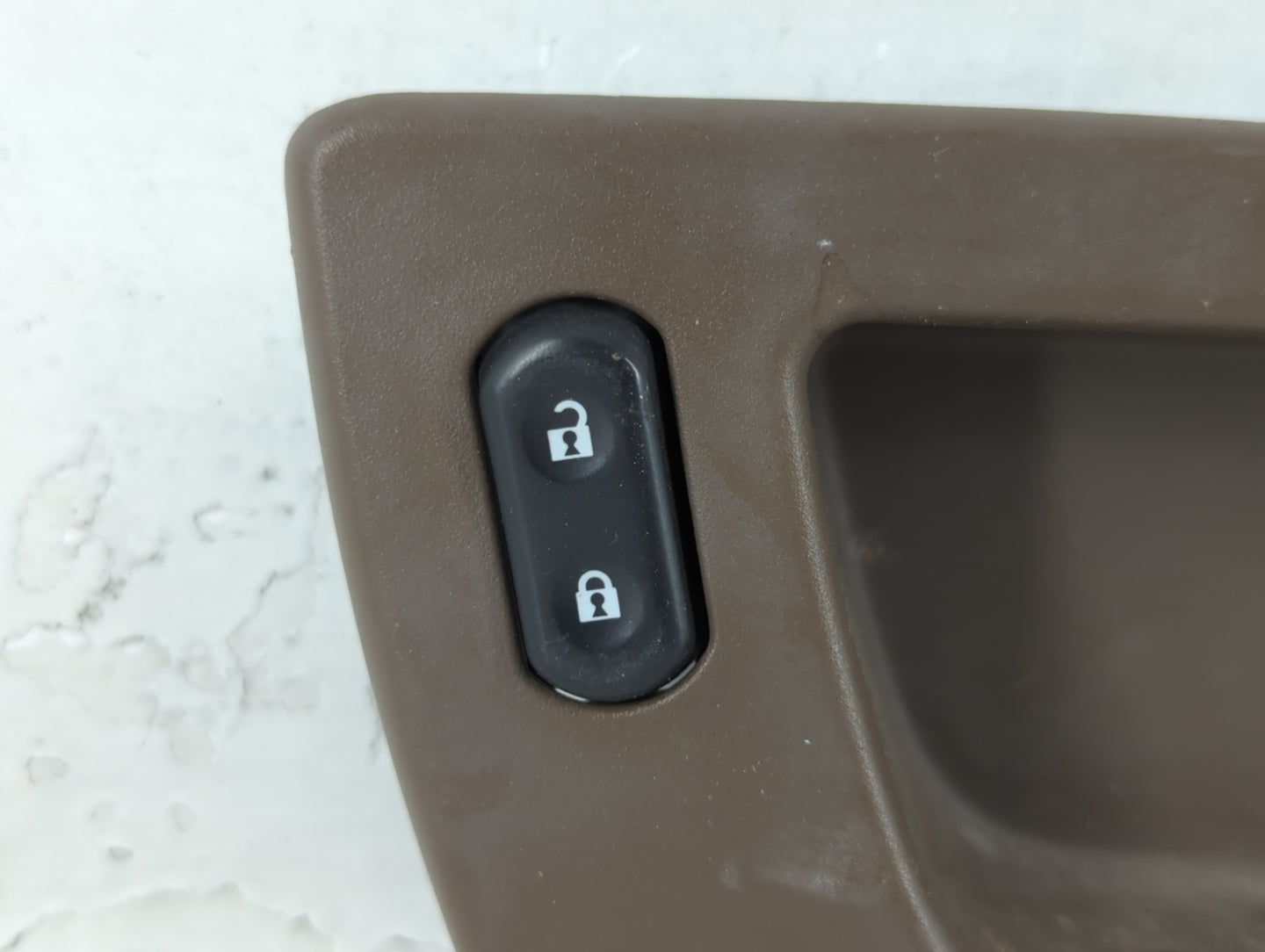 2006 Cadillac Srx Interior Door Handle Bezel - Oemusedautoparts1.com