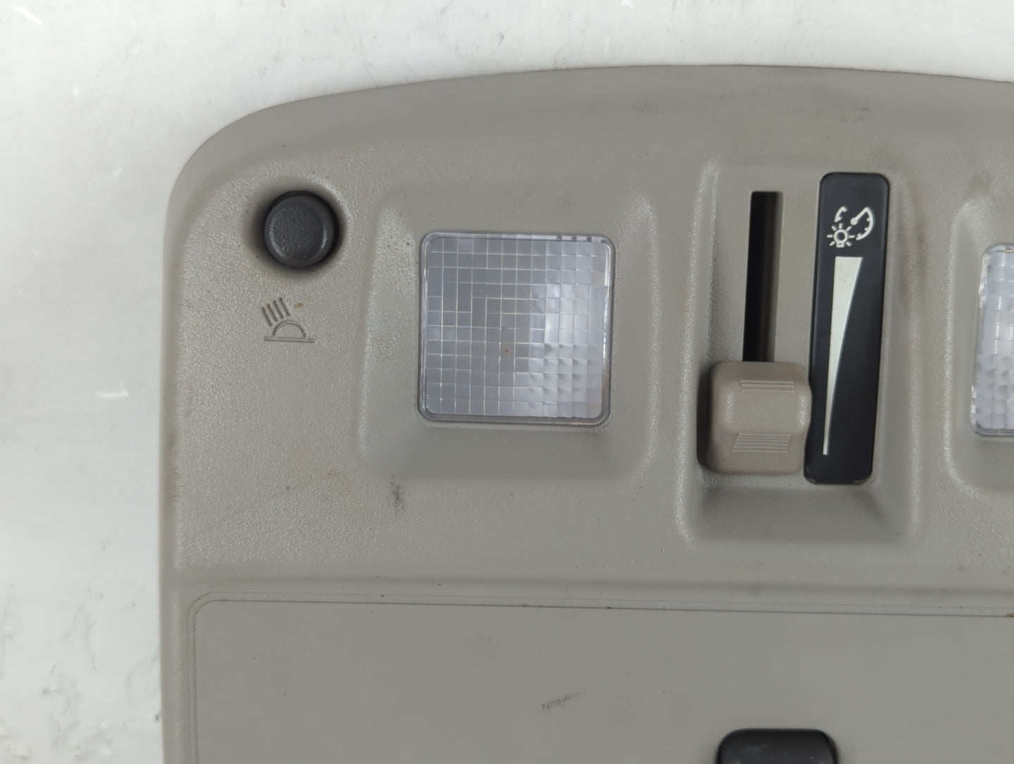 2006 Cadillac Srx Overhead Roof Console - Oemusedautoparts1.com