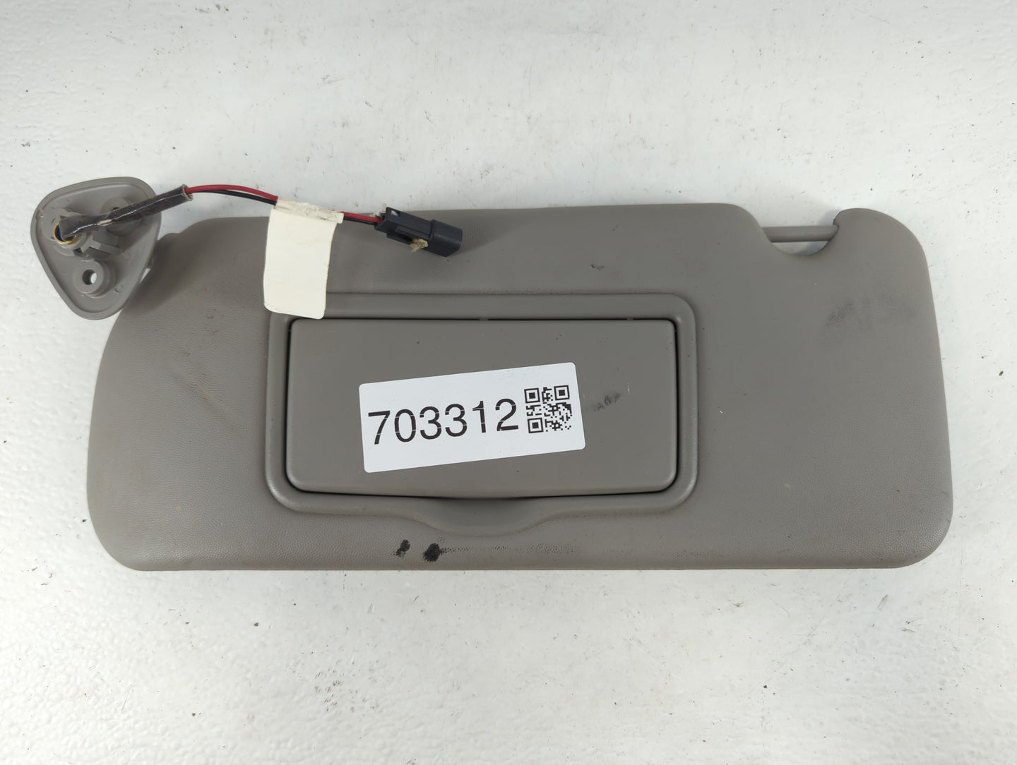2004-2009 Cadillac Srx Sun Visor Shade Replacement Driver Left Mirror Fits Fits 2004 2005 2006 2007 2008 2009 OEM Used Auto 