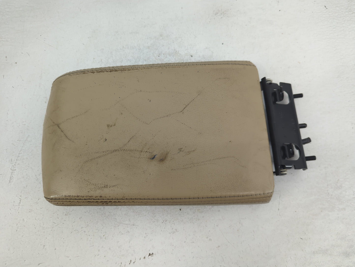 2004-2006 Cadillac Srx Center Console Armrest Cover Lid P/N:311 05 1 303 022 022 Fits Fits 2004 2005 2006 OEM Used Auto Part