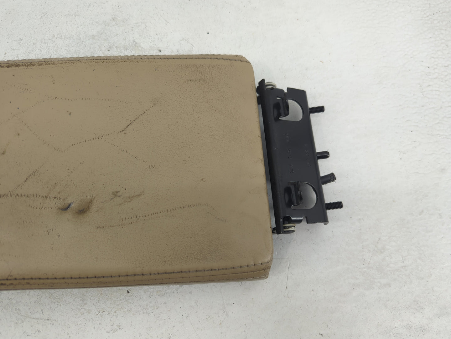 2004-2006 Cadillac Srx Center Console Armrest Cover Lid P/N:311 05 1 303 022 022 Fits Fits 2004 2005 2006 OEM Used Auto Part
