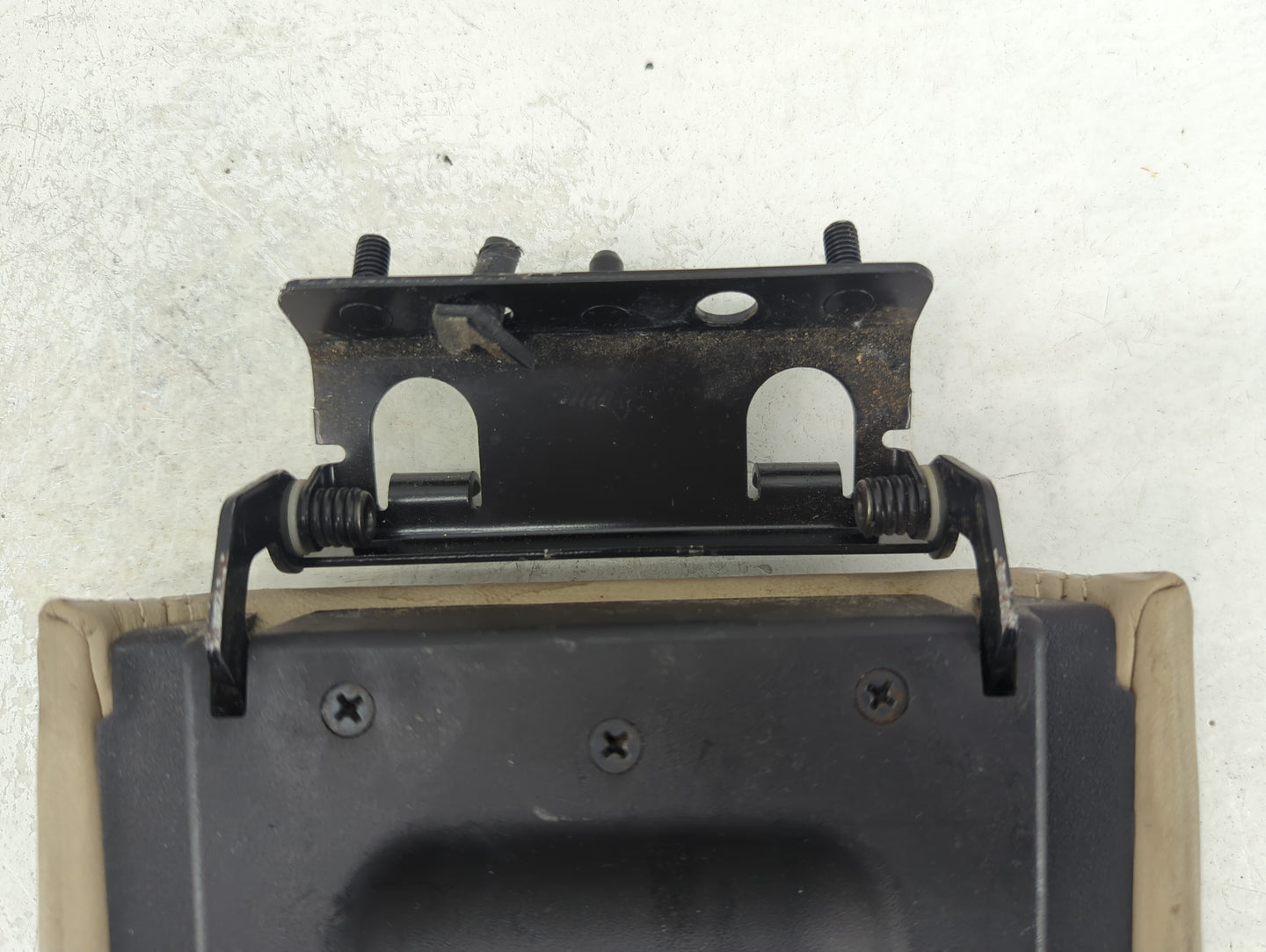 2004-2006 Cadillac Srx Center Console Armrest Cover Lid P/N:311 05 1 303 022 022 Fits Fits 2004 2005 2006 OEM Used Auto Part