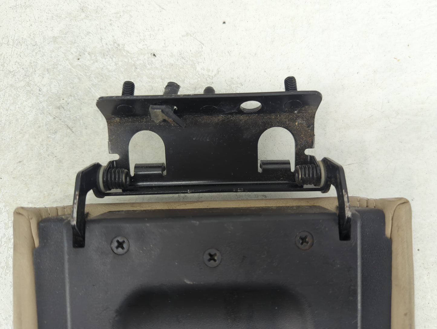 2004-2006 Cadillac Srx Center Console Armrest Cover Lid P/N:311 05 1 303 022 022 Fits Fits 2004 2005 2006 OEM Used Auto Part