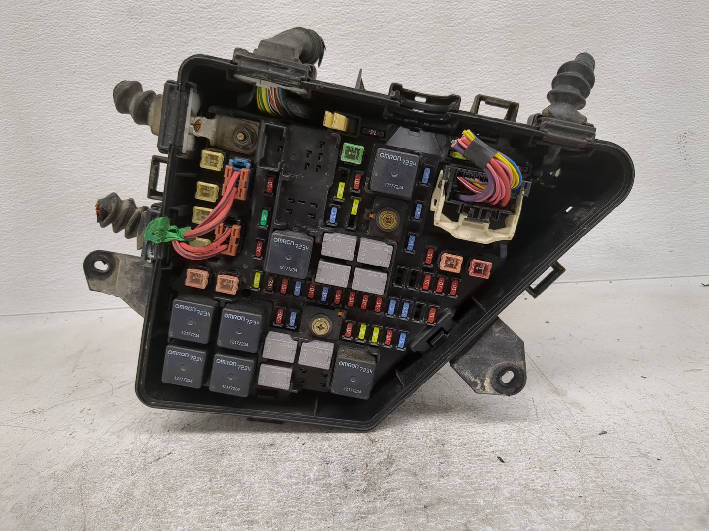 2005-2007 Cadillac Sts Fusebox Fuse Box Panel Relay Module Fits Fits 2005 2006 2007 OEM Used Auto Parts - Oemusedautoparts1.
