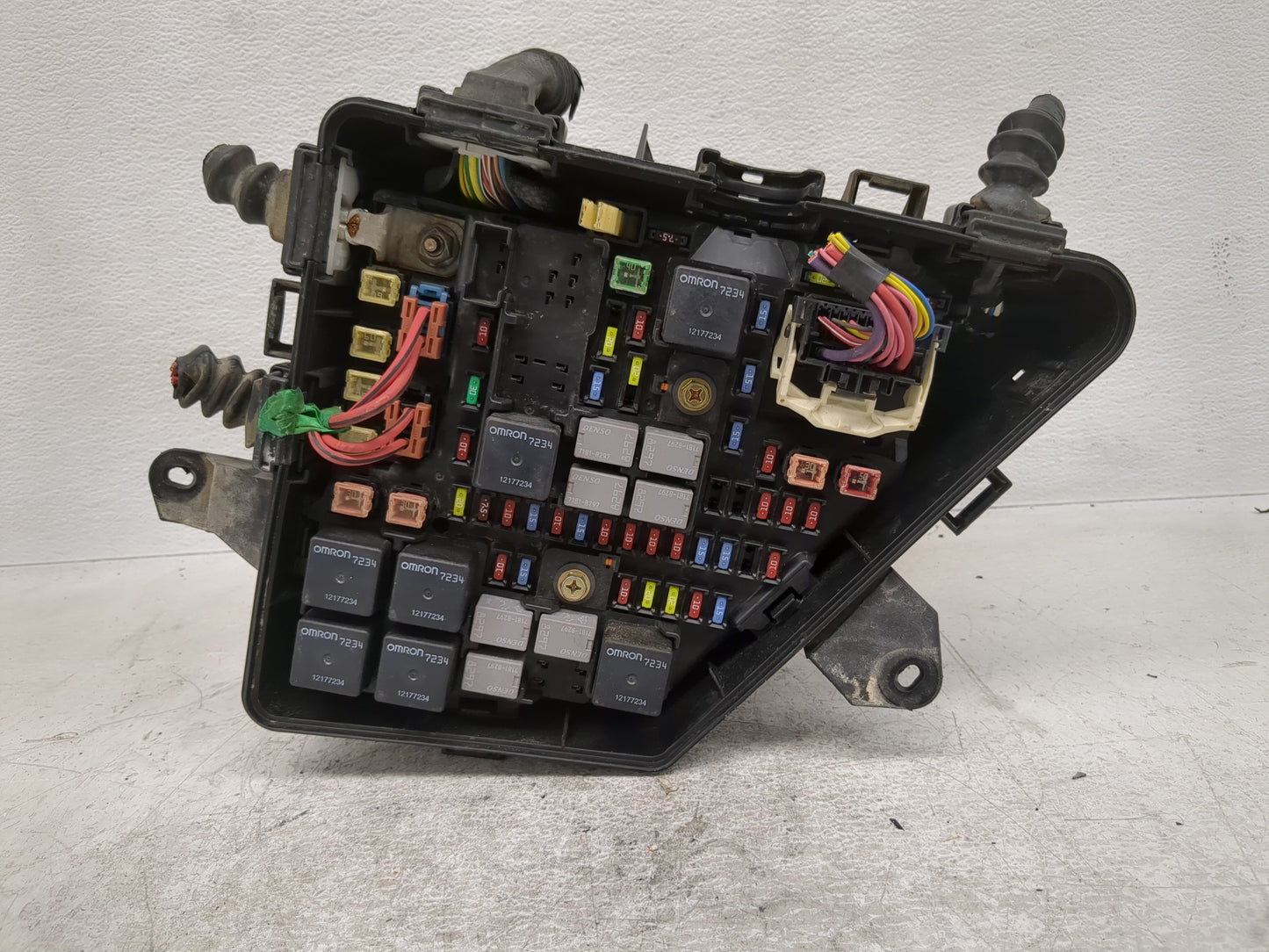 2005-2007 Cadillac Sts Fusebox Fuse Box Panel Relay Module Fits Fits 2005 2006 2007 OEM Used Auto Parts - Oemusedautoparts1.