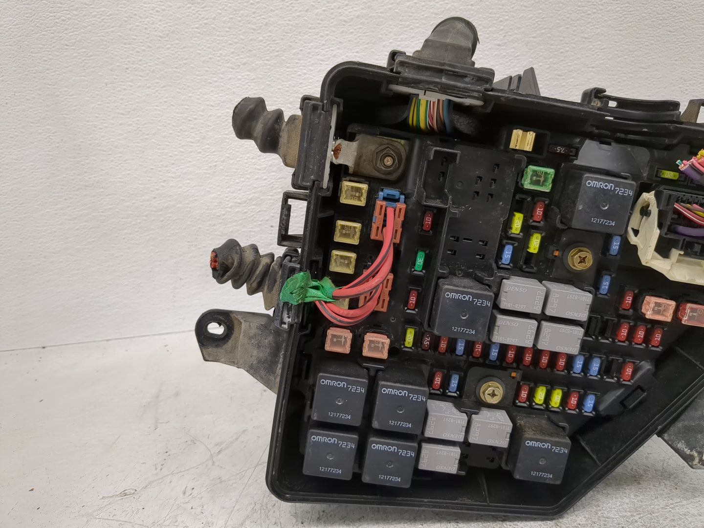 2005-2007 Cadillac Sts Fusebox Fuse Box Panel Relay Module Fits Fits 2005 2006 2007 OEM Used Auto Parts - Oemusedautoparts1.