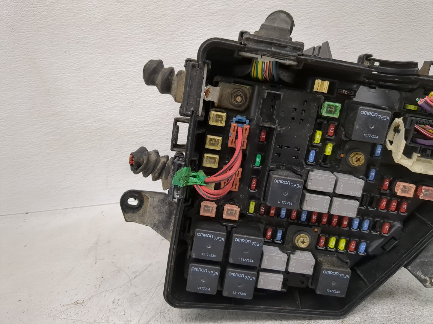 2005-2007 Cadillac Sts Fusebox Fuse Box Panel Relay Module Fits Fits 2005 2006 2007 OEM Used Auto Parts - Oemusedautoparts1.
