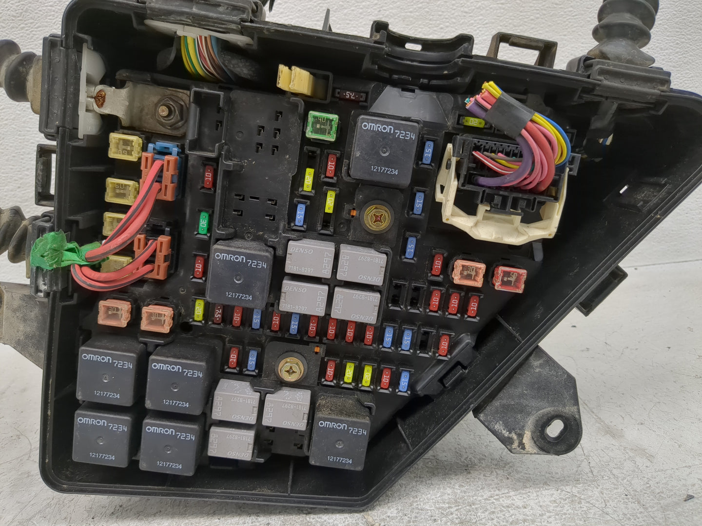 2005-2007 Cadillac Sts Fusebox Fuse Box Panel Relay Module Fits Fits 2005 2006 2007 OEM Used Auto Parts - Oemusedautoparts1.