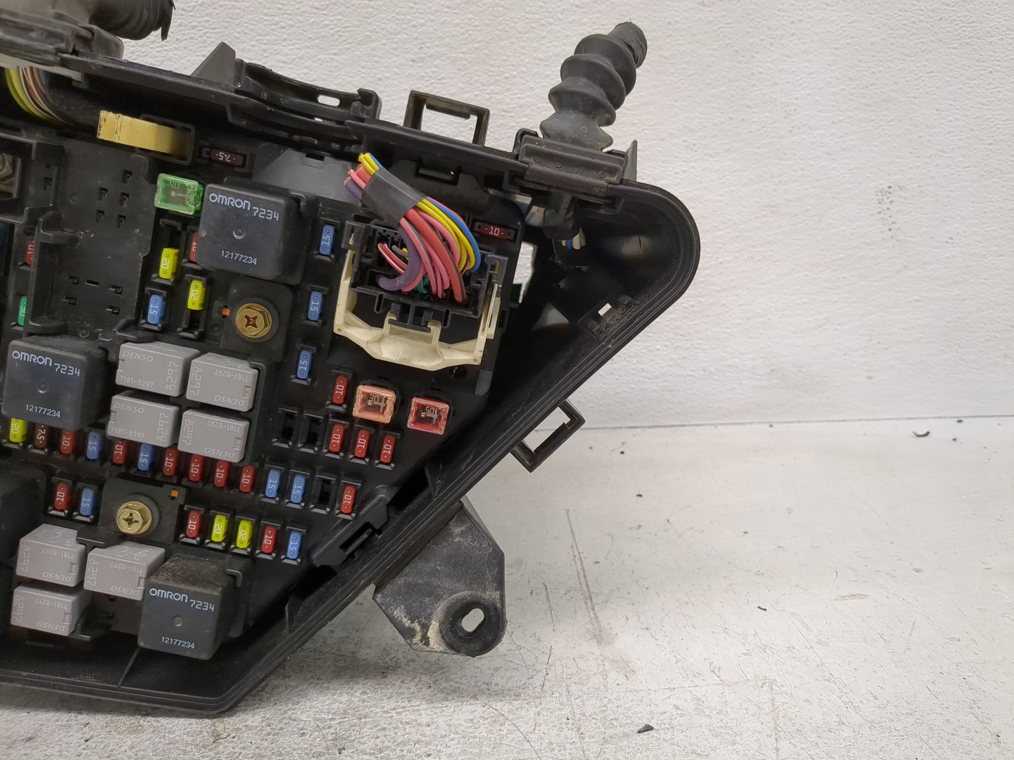 2005-2007 Cadillac Sts Fusebox Fuse Box Panel Relay Module Fits Fits 2005 2006 2007 OEM Used Auto Parts - Oemusedautoparts1.