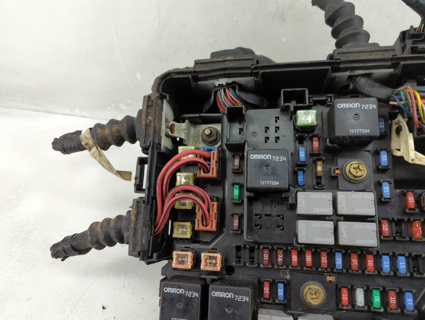 2005-2007 Cadillac Sts Fusebox Fuse Box Panel Relay Module P/N:240597596 25774213 Fits Fits 2005 2006 2007 OEM Used Auto Par