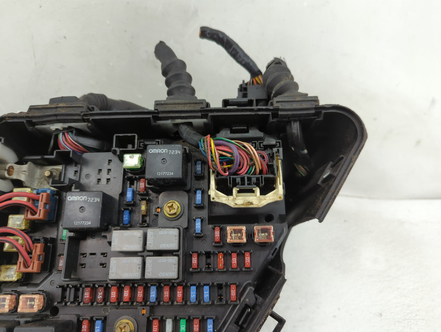 2005-2007 Cadillac Sts Fusebox Fuse Box Panel Relay Module P/N:240597596 25774213 Fits Fits 2005 2006 2007 OEM Used Auto Par