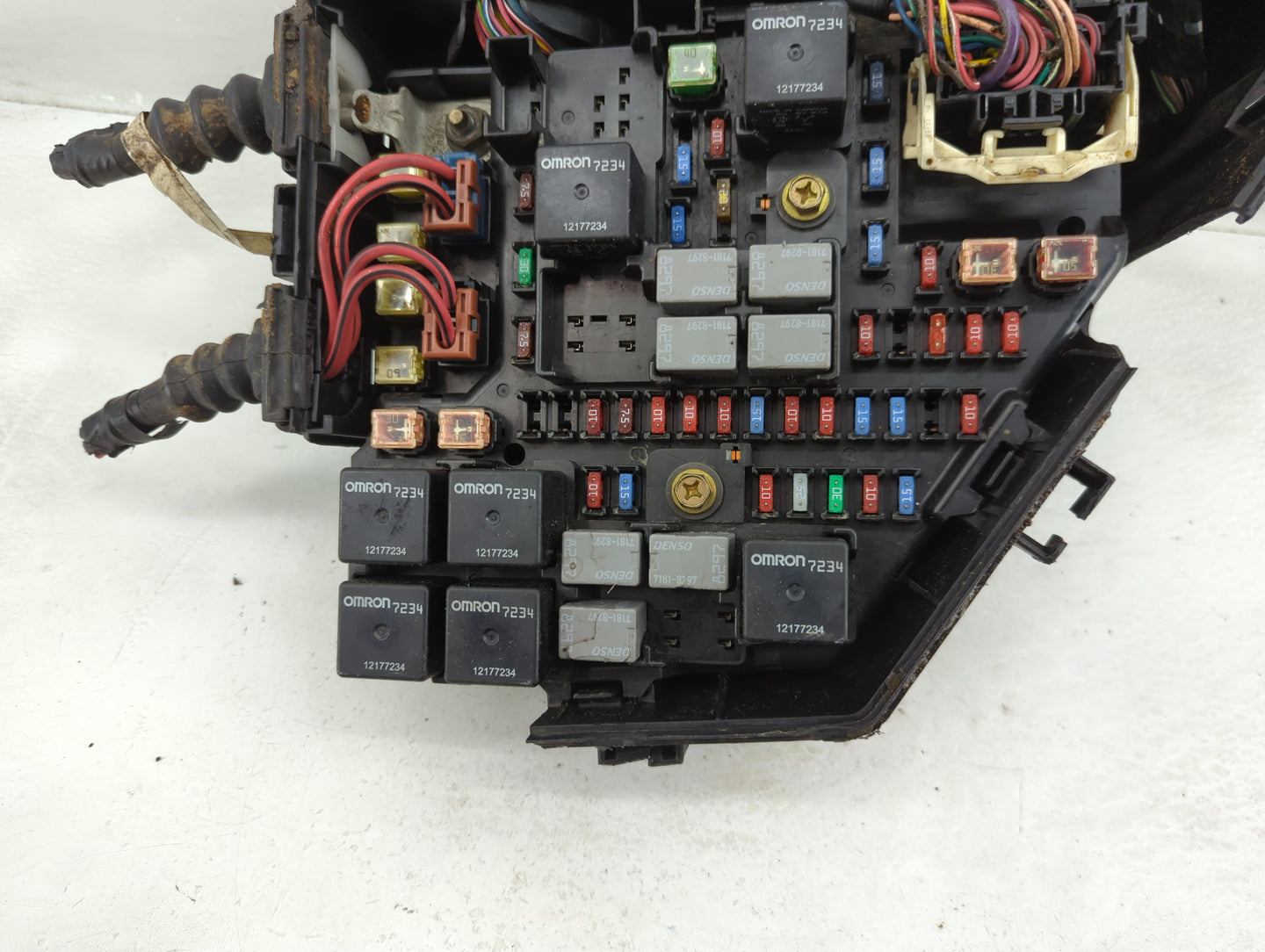 2005-2007 Cadillac Sts Fusebox Fuse Box Panel Relay Module P/N:240597596 25774213 Fits Fits 2005 2006 2007 OEM Used Auto Par