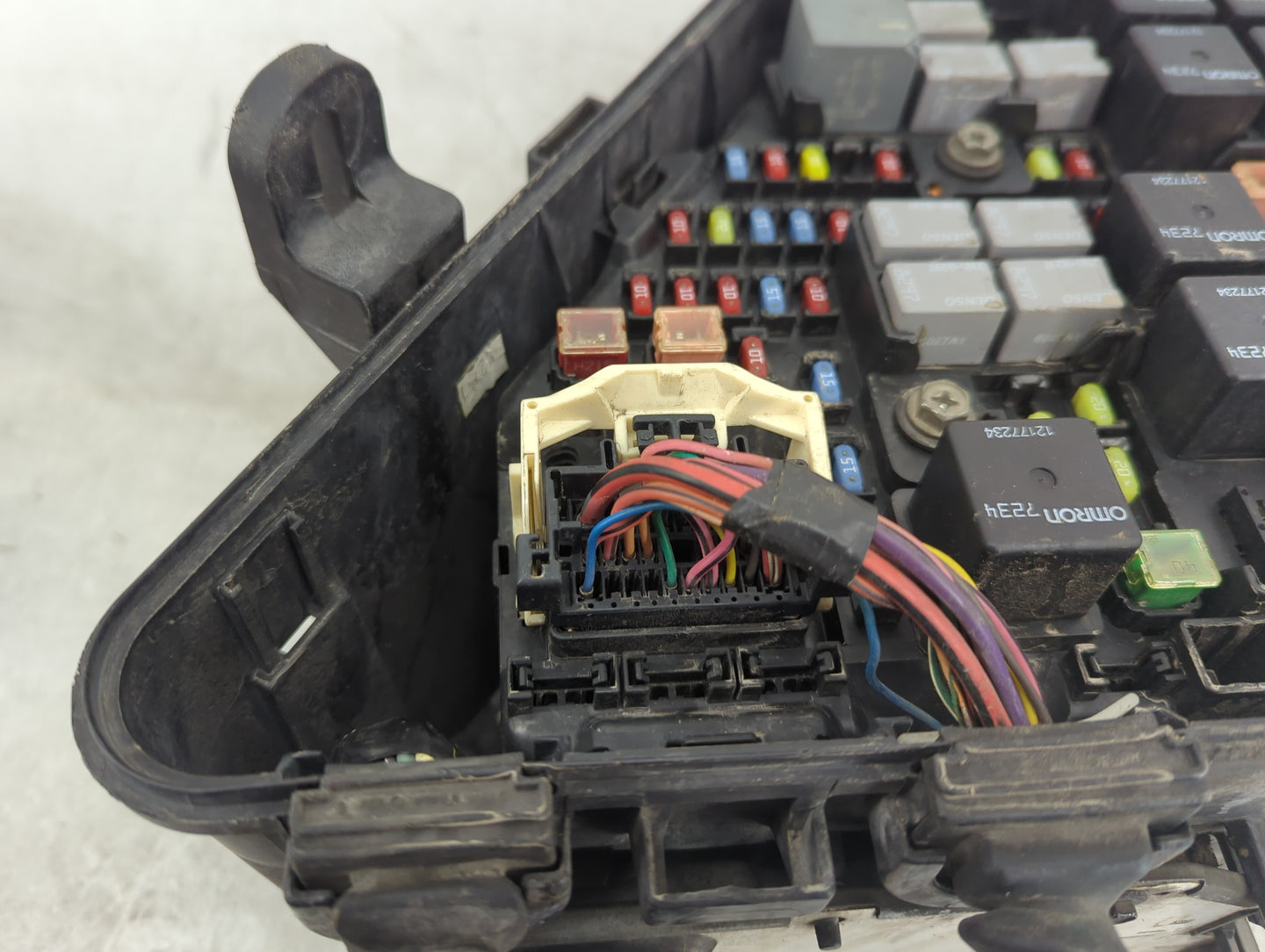 2006 Cadillac Sts Fusebox Fuse Box Panel Relay Module Fits OEM Used Auto Parts - Oemusedautoparts1.com