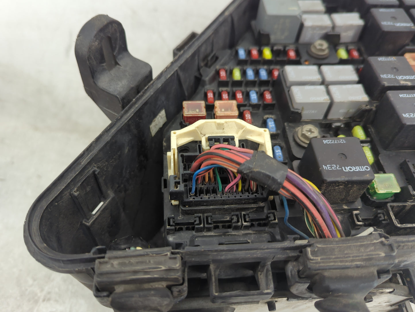 2006 Cadillac Sts Fusebox Fuse Box Panel Relay Module Fits OEM Used Auto Parts - Oemusedautoparts1.com