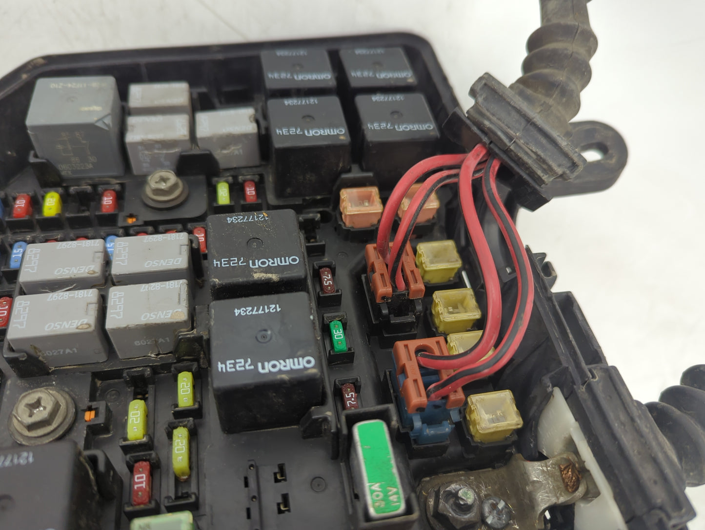 2006 Cadillac Sts Fusebox Fuse Box Panel Relay Module Fits OEM Used Auto Parts - Oemusedautoparts1.com