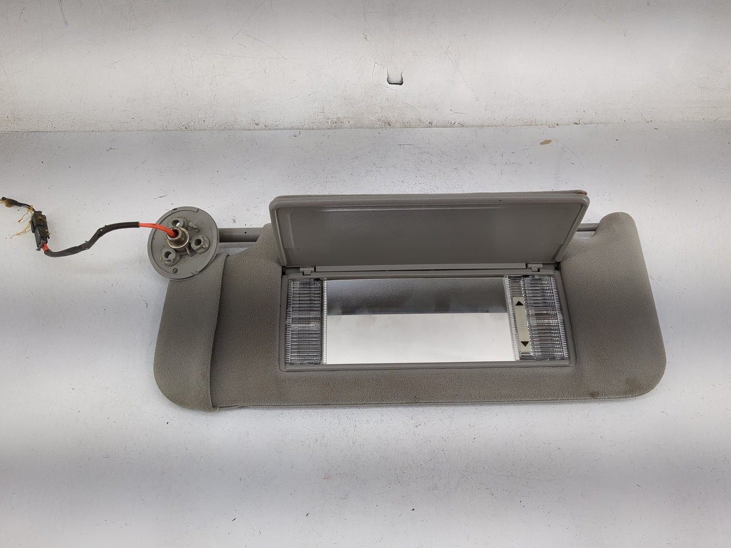 2005-2007 Cadillac Sts Sun Visor Shade Replacement Driver Left Mirror Fits Fits 2005 2006 2007 OEM Used Auto Parts - Oemused