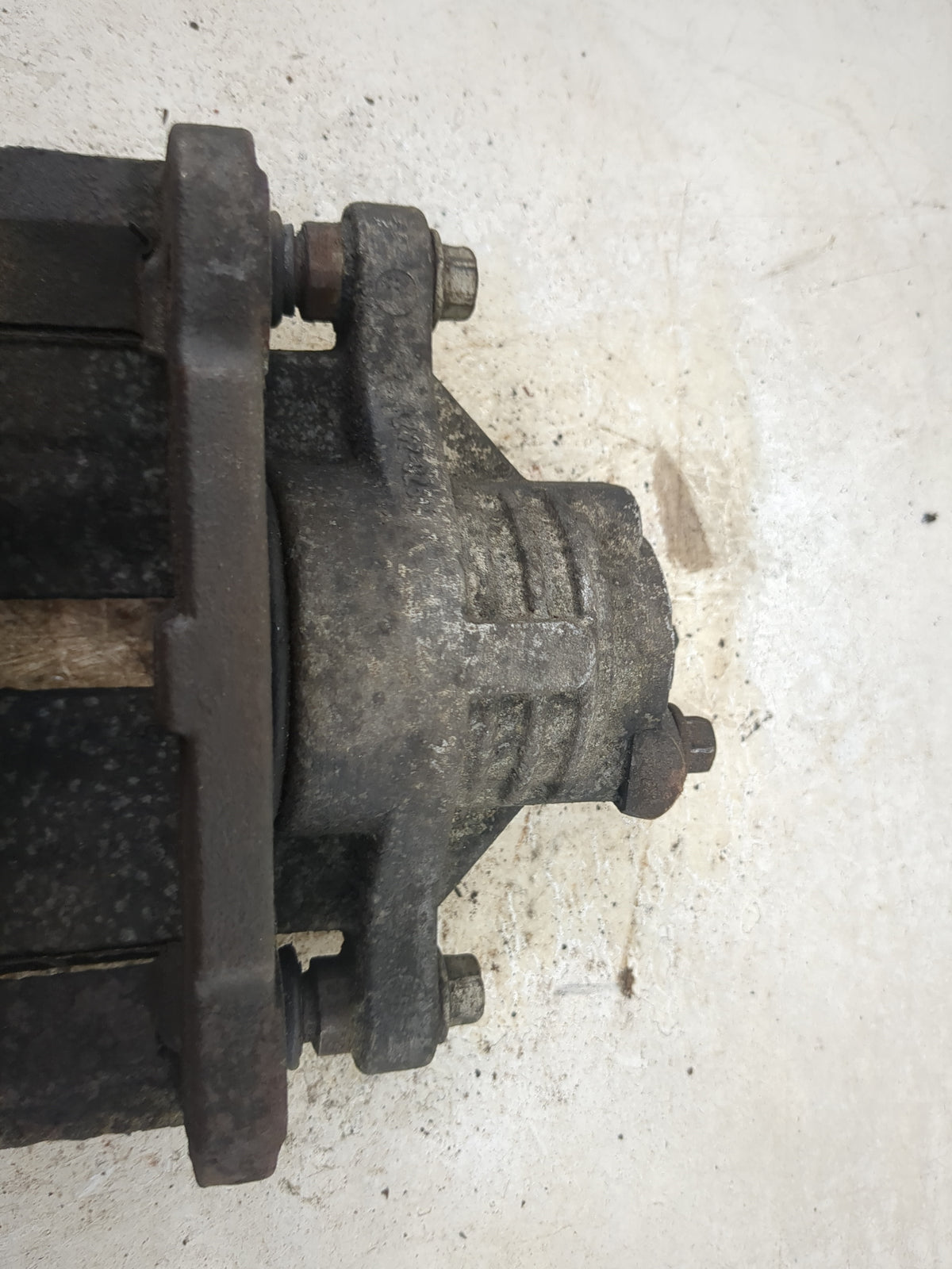 2005-2011 Cadillac Sts Rear Driver Left Brake Caliper 1511967 - Oemusedautoparts1.com