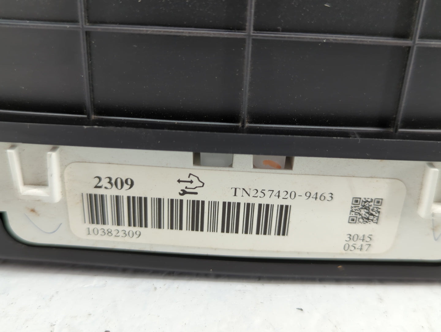 2006 Cadillac Sts Instrument Cluster Speedometer Gauges P/N:10382309 15926684, 15826684 Miles: Fits OEM Used Auto Parts - Oe