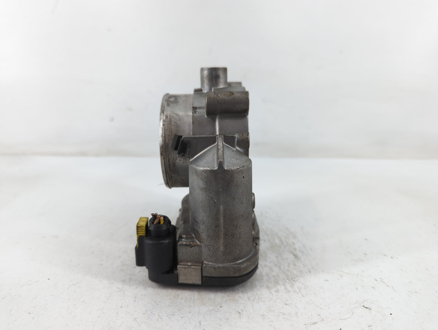 2005-2007 Cadillac Sts Throttle Body P/N:0 280 750 202 12589056 Fits Fits 2004 2005 2006 2007 2008 OEM Used Auto Parts - Oem