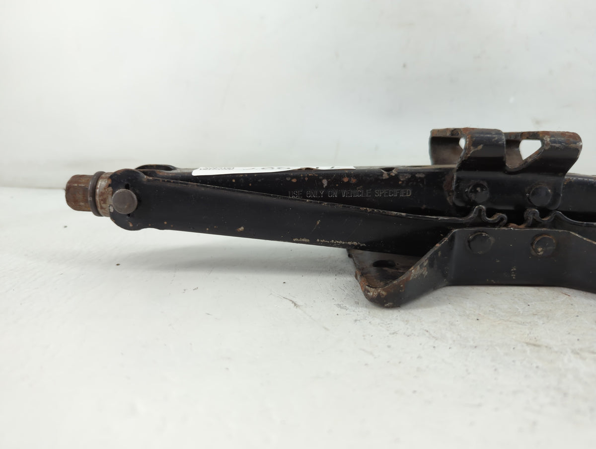 2006 Cadillac Sts Spare Scissor Car Jack 777637 - Oemusedautoparts1.com