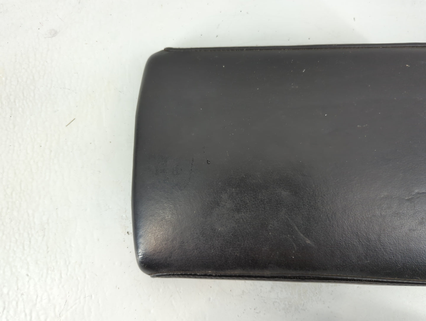 2006 Cadillac Sts Center Console Armrest Cover Lid Fits OEM Used Auto Parts - Oemusedautoparts1.com