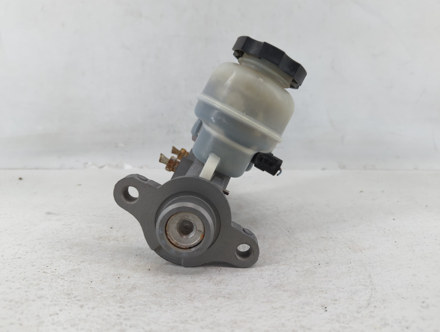 2004-2008 Cadillac Xlr Brake Master Cylinder Silver - Oemusedautoparts1.com