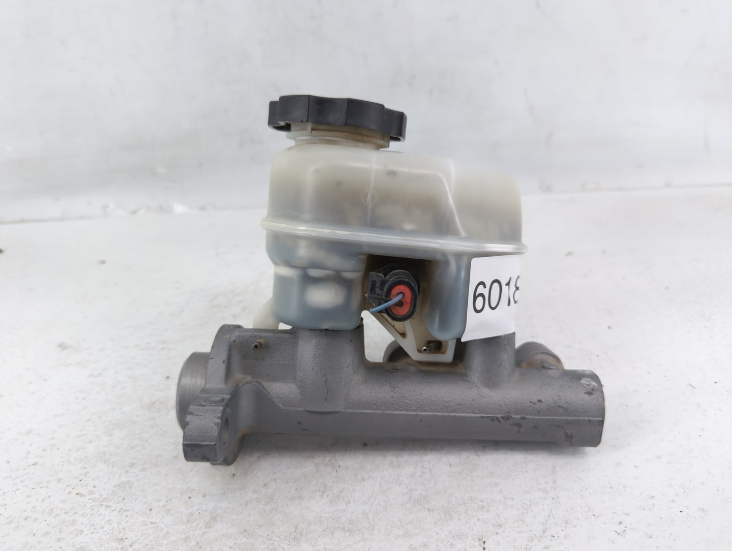 2004-2008 Cadillac Xlr Brake Master Cylinder Silver - Oemusedautoparts1.com
