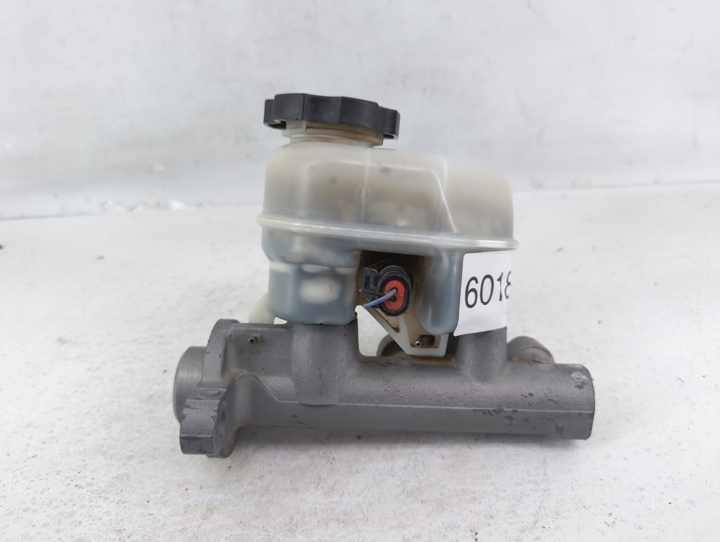 2004-2008 Cadillac Xlr Brake Master Cylinder Silver - Oemusedautoparts1.com