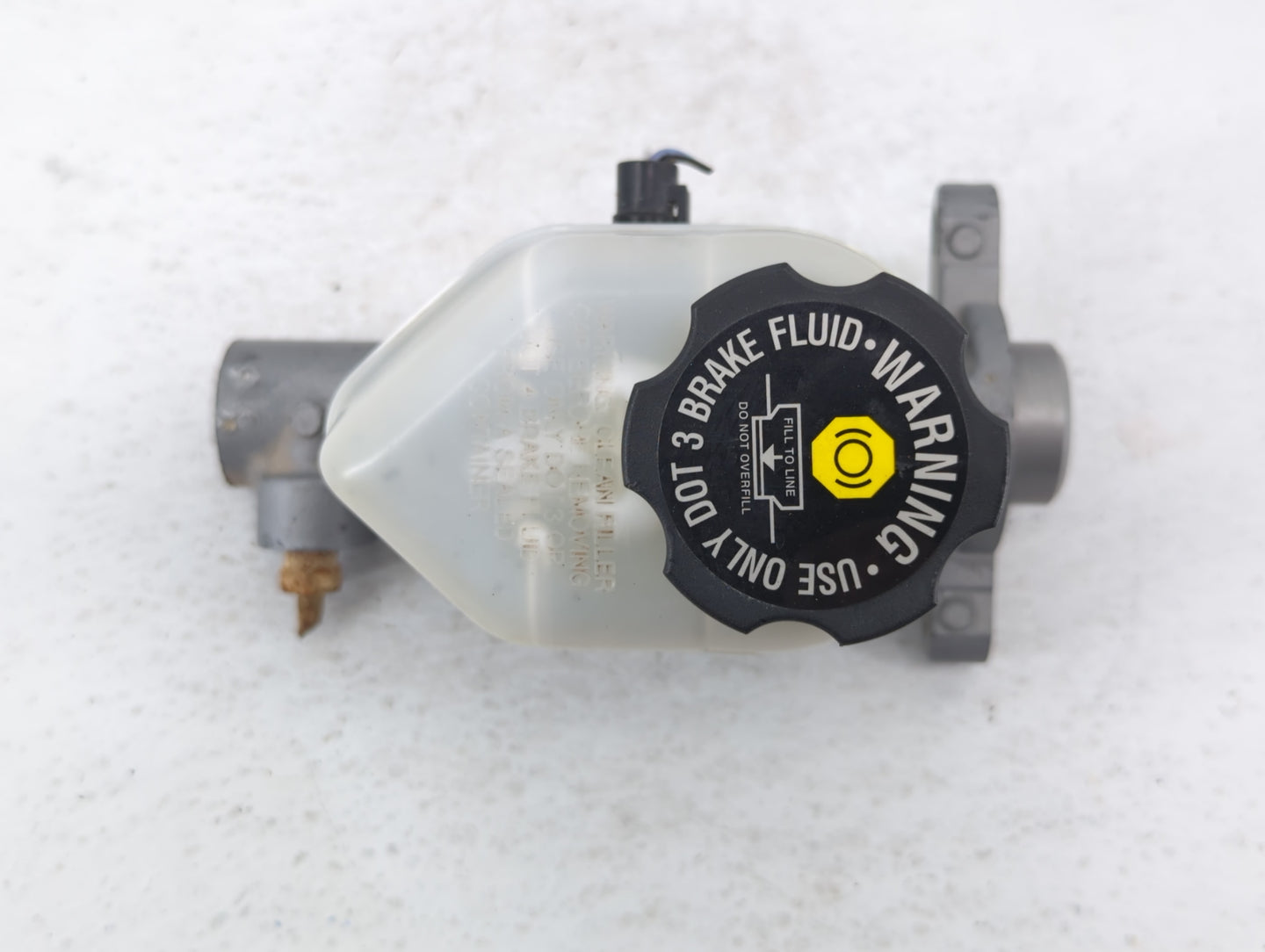 2004-2008 Cadillac Xlr Brake Master Cylinder Silver - Oemusedautoparts1.com