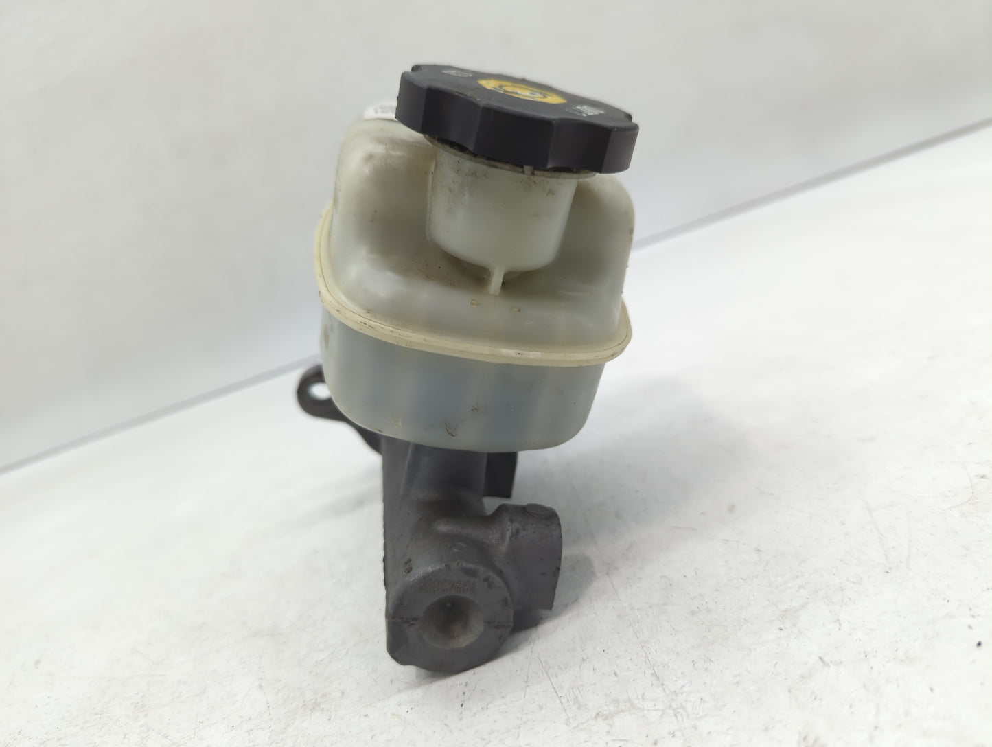 2004-2008 Cadillac Xlr Brake Master Cylinder - Oemusedautoparts1.com