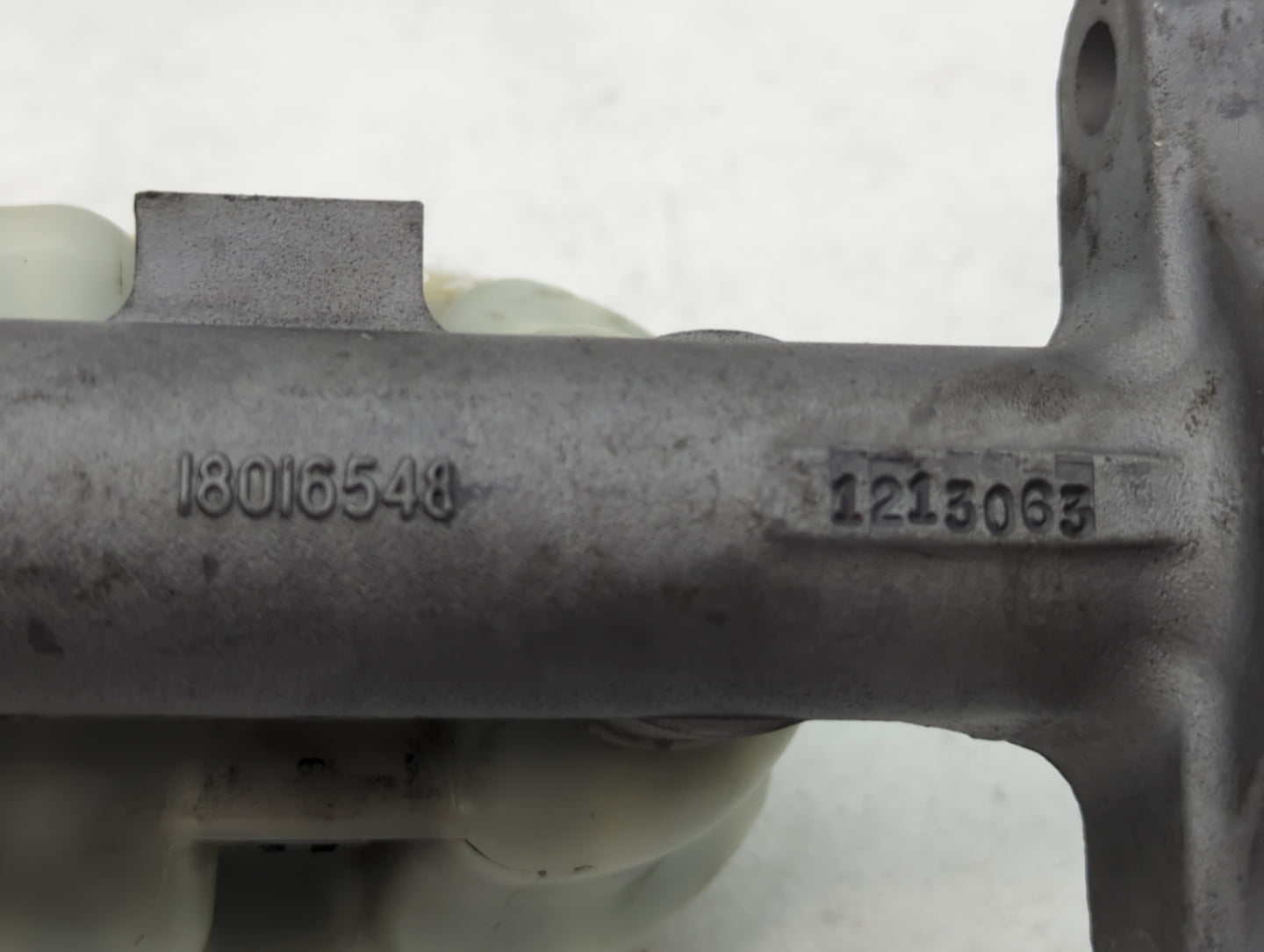 2004-2008 Cadillac Xlr Brake Master Cylinder - Oemusedautoparts1.com