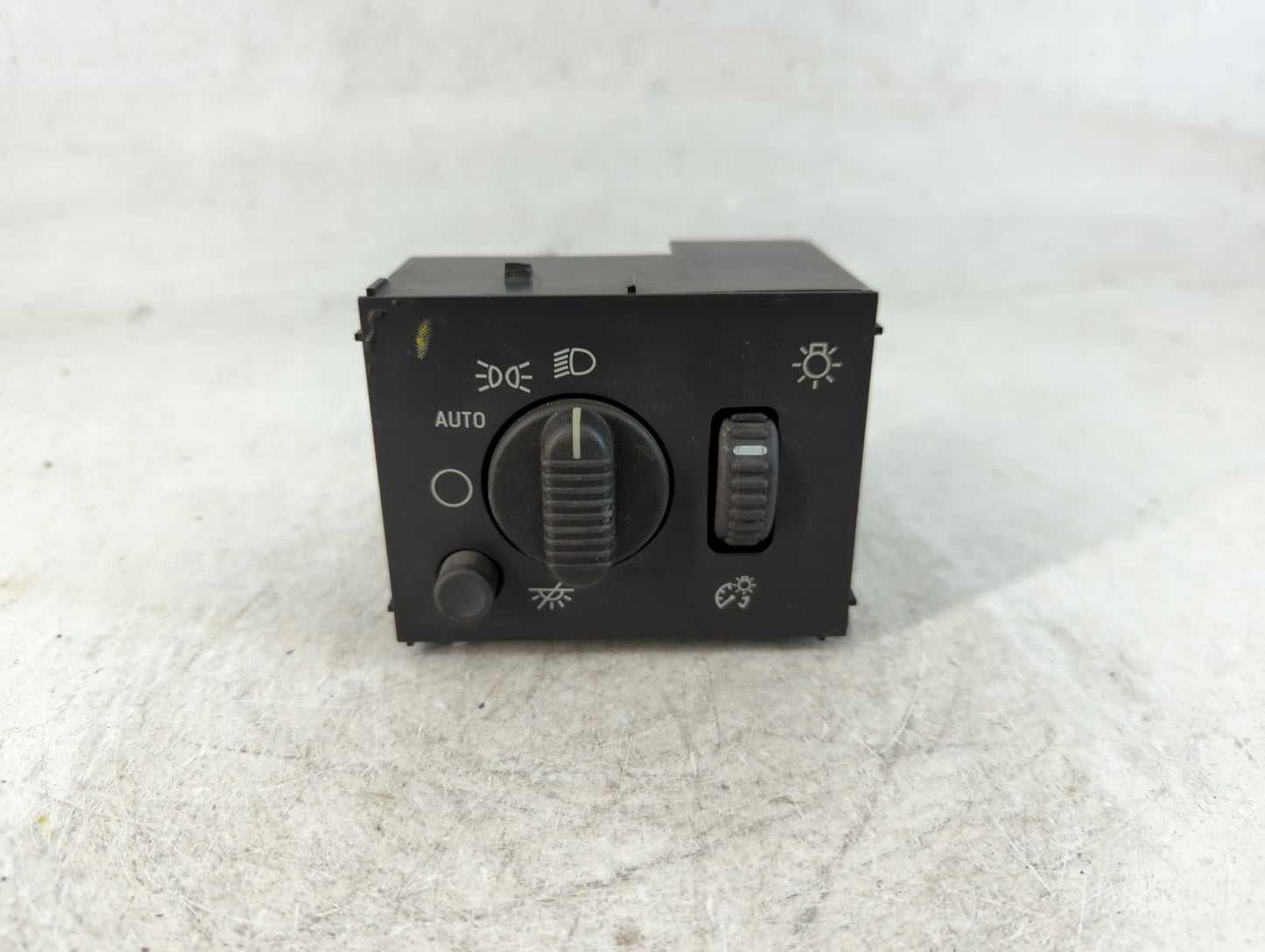 2006 Chevrolet Avalanche Headlight Lamp Control Switch - Oemusedautoparts1.com